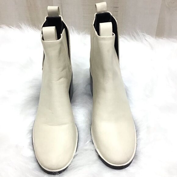 Mercedes Castillo Xandra White Ivory Chelsea Ankle Boot Sz 6.5 - Picture 2 of 8